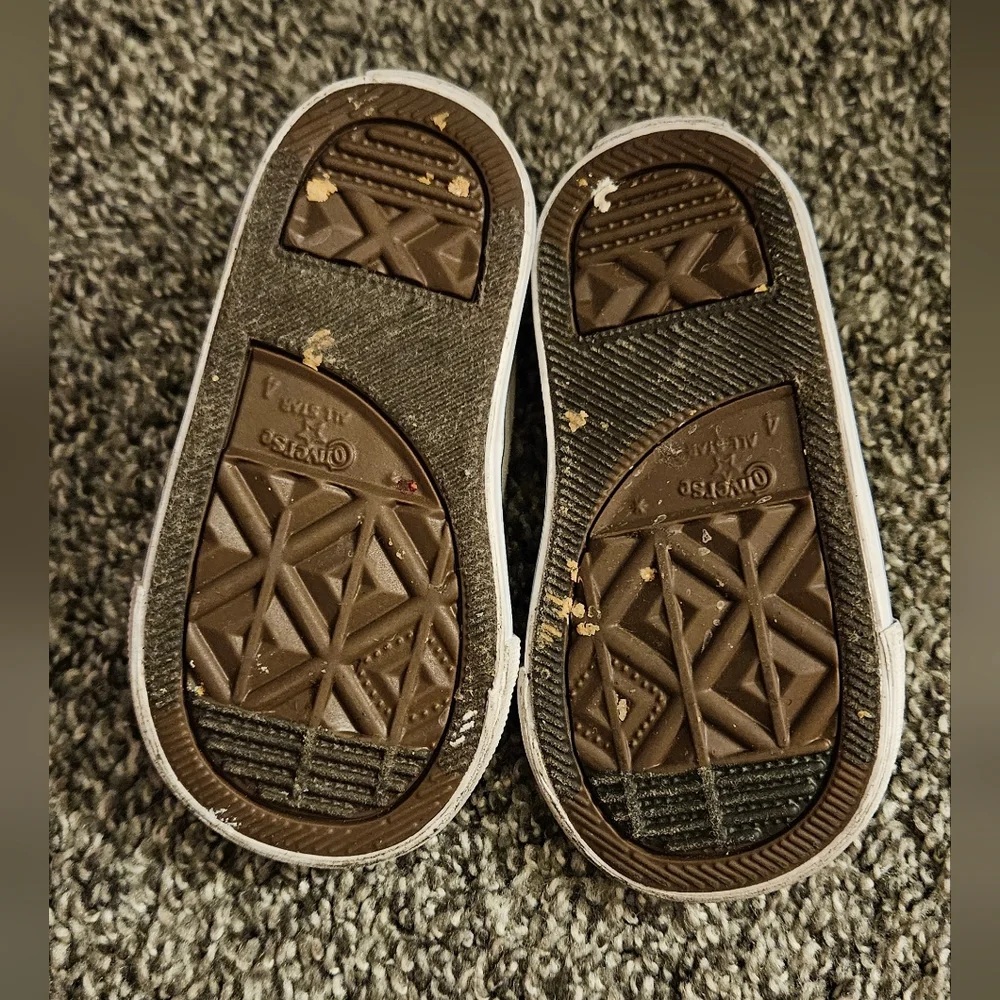 Converse Baby Sneakers - Picture 7 of 8